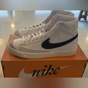 NIB Women’s Blazer Mid ‘77